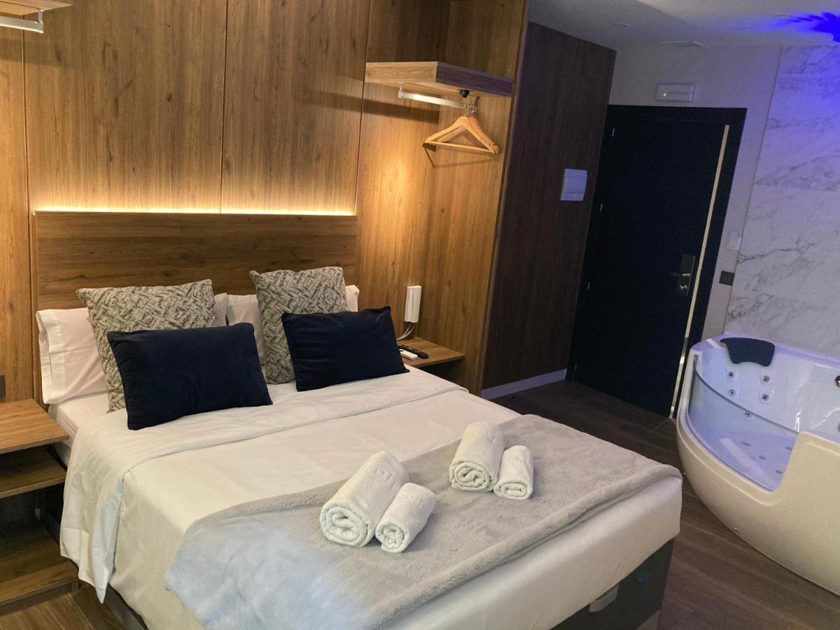 Daos Suites & Terrace Μαρμπέλλα Εξωτερικό φωτογραφία