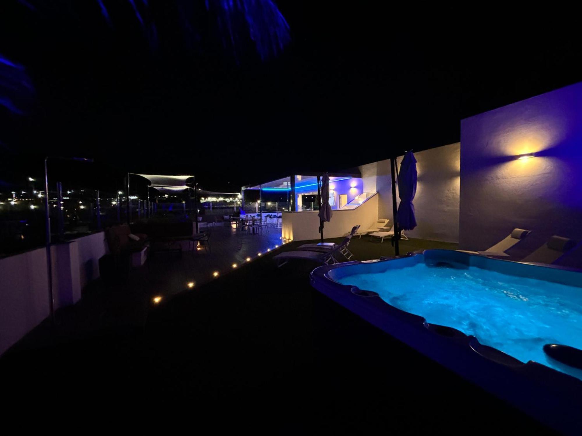 Daos Suites & Terrace Μαρμπέλλα Εξωτερικό φωτογραφία