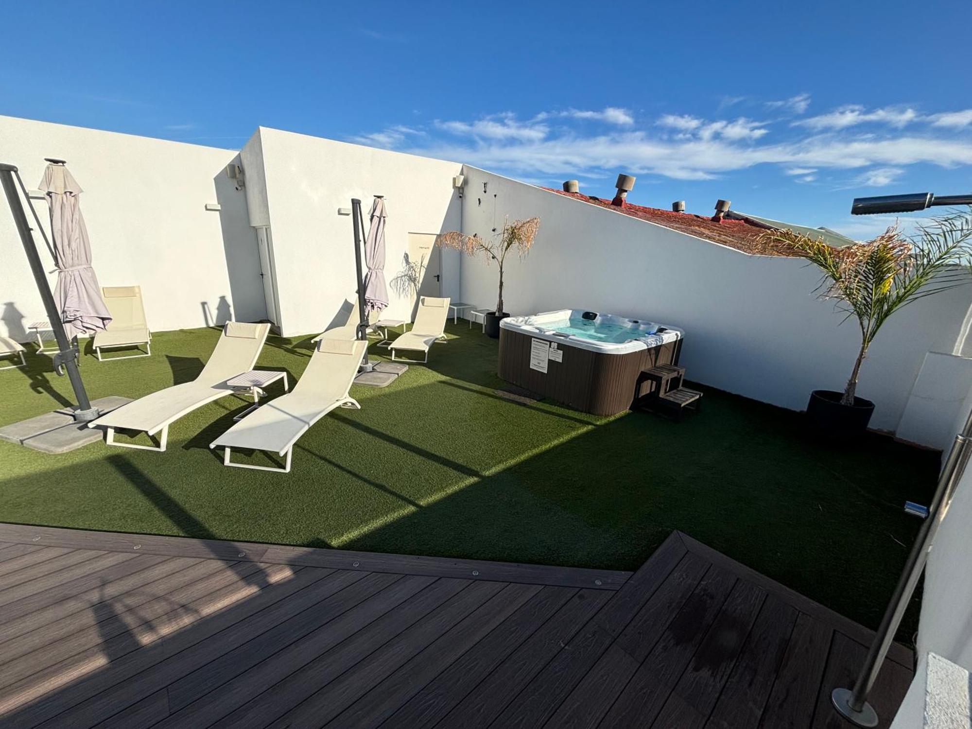 Daos Suites & Terrace Μαρμπέλλα Εξωτερικό φωτογραφία